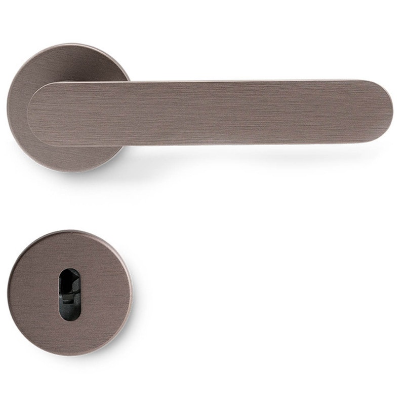 Vibe Plain Dørhåndtag Med Nøgleplade, Dark Bronze