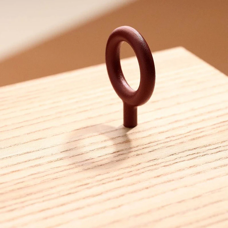 Key Knop, Reddish Brown