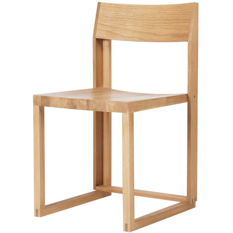 Outline Stol, Varmlakeret Egetræ / Valnød