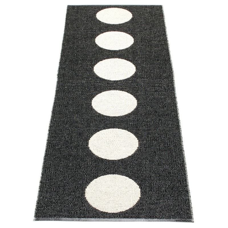 Vera Rug, Black/Vanilla Tæppe Sort / Vanilje, 70x450 cm